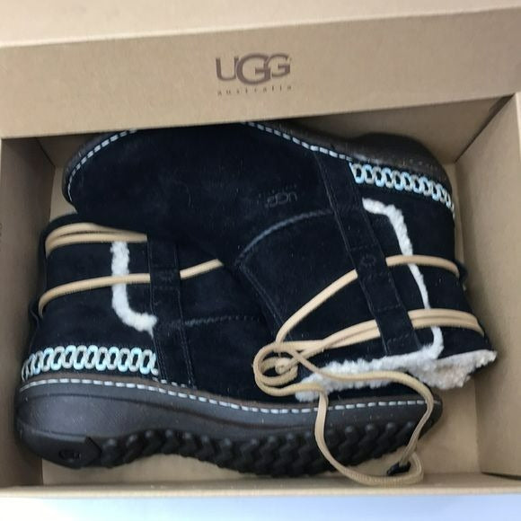 UGG Black Suede Moccasin Cove Boots Size 9 (new in box)
