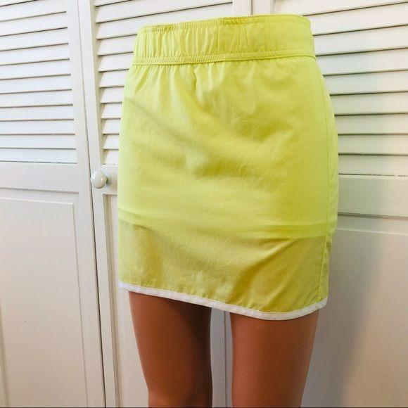 COLUMBIA Neon Green Omni-Wick Skort Size XL