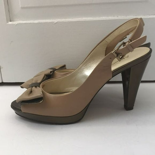 ANNE KLEIN Beige Bronze Bow Heels Size 6.5M