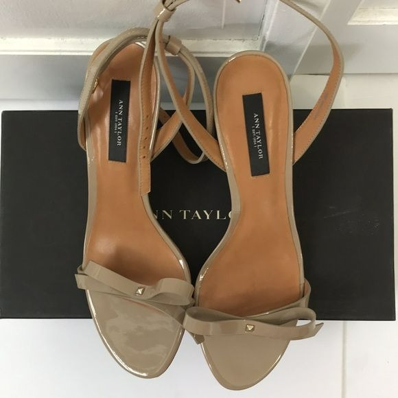 ANN TAYLOR Tan Iris Bow Kitten Sandal Size 8