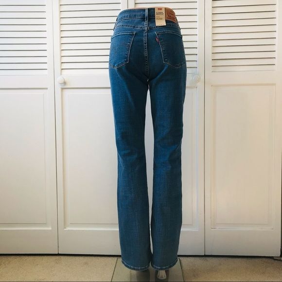 LEVI’S Blue Classic Bootcut Mid Rise Jeans Size 4 (new with tags)