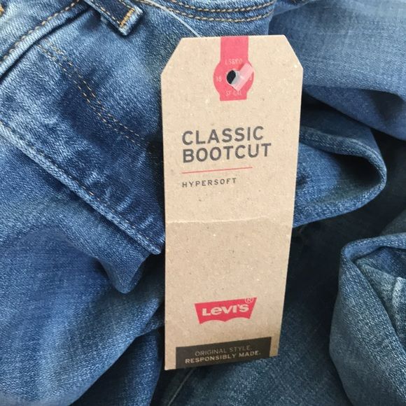 LEVI’S Blue Classic Bootcut Mid Rise Jeans Size 4 (new with tags)