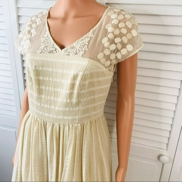 MOULINETTE SOEURS By Anthropologie Cream Short Sleeve Dress Size 4