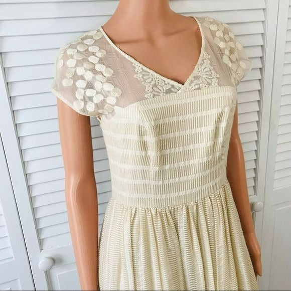 MOULINETTE SOEURS By Anthropologie Cream Short Sleeve Dress Size 4