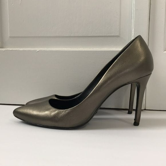 SHUTZ Gray Metallic Leather Pointed Toe Heels Size 37