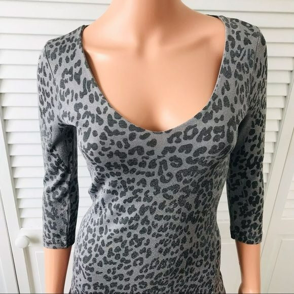 MICHAEL STARS Silver Black Animal Print V-Neck 3/4 Sleeve Shirt