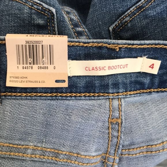 LEVI’S Blue Classic Bootcut Mid Rise Jeans Size 4 (new with tags)