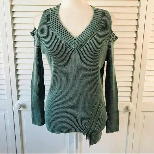 ROCK & REPUBLIC Green Cold Shoulder Sweater Size S