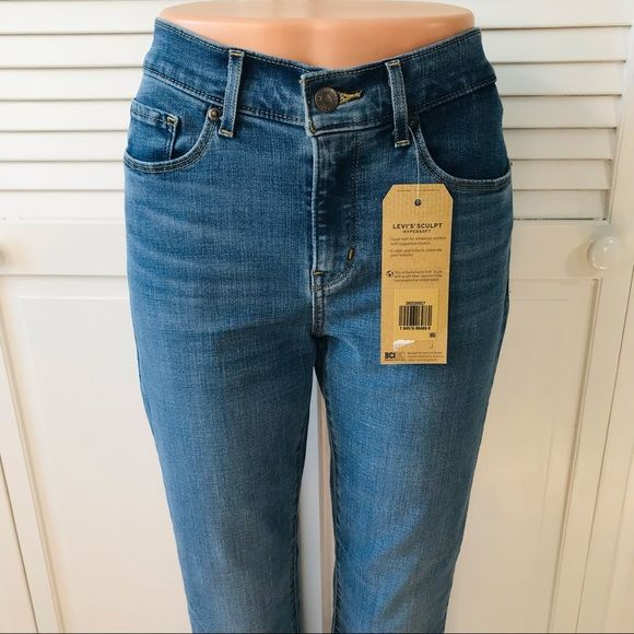 LEVI’S Blue Classic Bootcut Mid Rise Jeans Size 4 (new with tags)