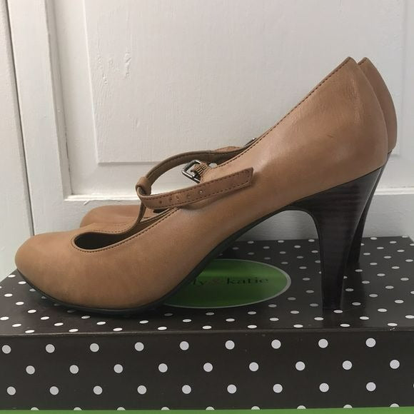 KELLY & KATIE Tan KK Brenda Heels Size 8.5