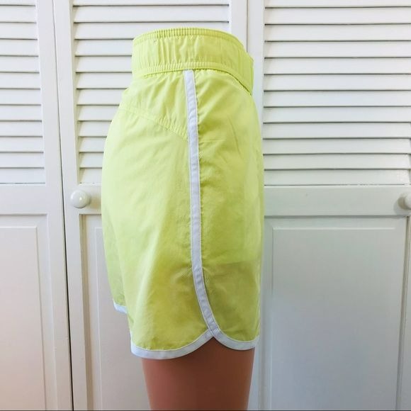 COLUMBIA Neon Green Omni-Wick Skort Size XL