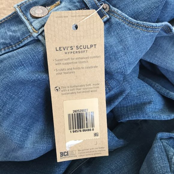LEVI’S Blue Classic Bootcut Mid Rise Jeans Size 4 (new with tags)