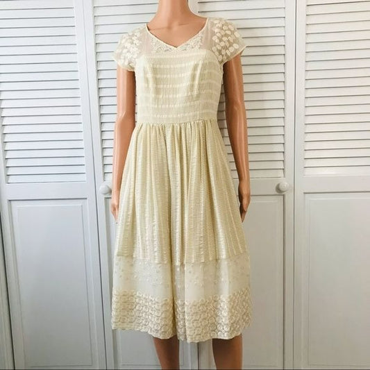 MOULINETTE SOEURS By Anthropologie Cream Short Sleeve Dress Size 4