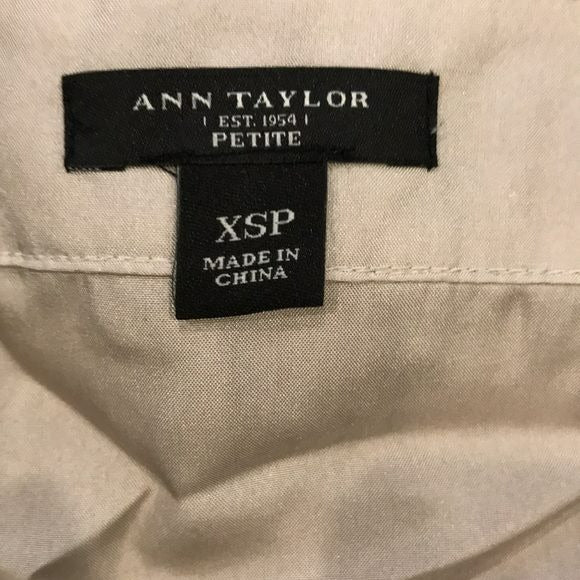ANN TAYLOR Petite Beige Sleeveless Silk Button Down Blouse Size XS