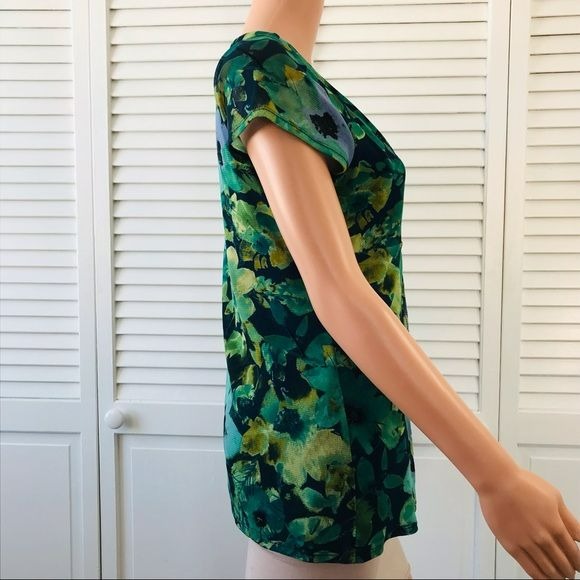 AXCESS Green Floral V-Neck Short Sleeve Blouse Size M