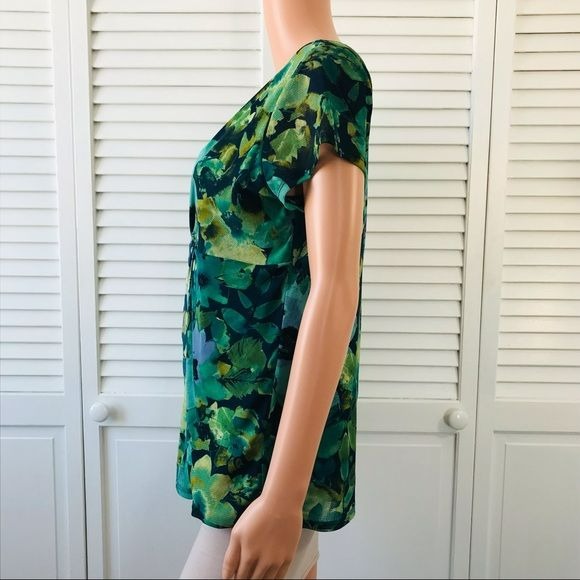 AXCESS Green Floral V-Neck Short Sleeve Blouse Size M