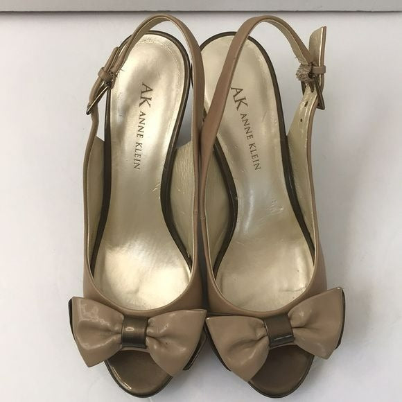 ANNE KLEIN Beige Bronze Bow Heels Size 6.5M