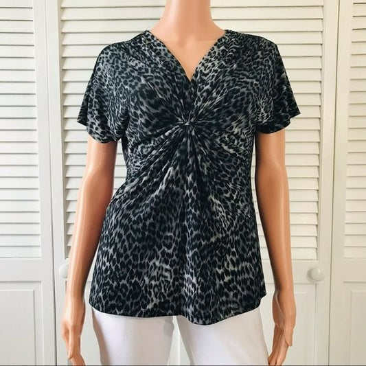 CHICO’S Snow Leopard V-Neck Short Sleeve Shirt Size M