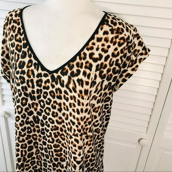 EXPRESS Ivory Cheetah Print V-Neck Short Sleeve Blouse Size L