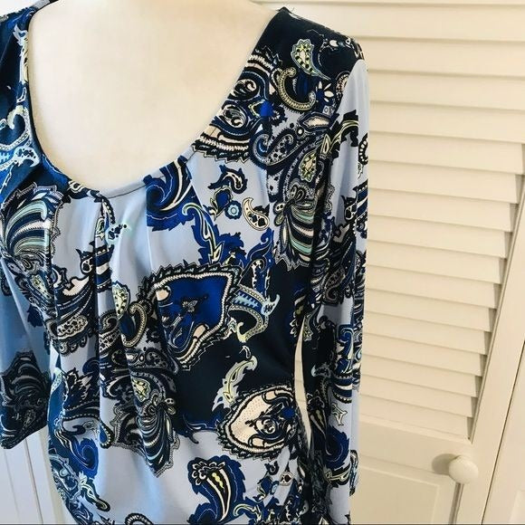 NEW YORK & COMPANY Blue Scoop Neck Shirt Size L